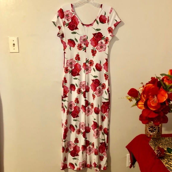 ❌🚫SOLD🚫❌Floral Body Contouring Maxi Dress - Picture 8 of 8